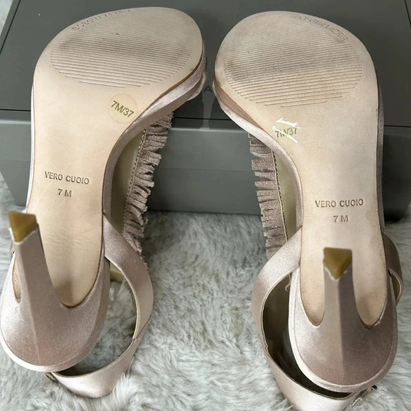 NWT BCGB Dusty Pink Satin High Heels with Fringe & Beads SZ 37/7 - Picture 7 of 13